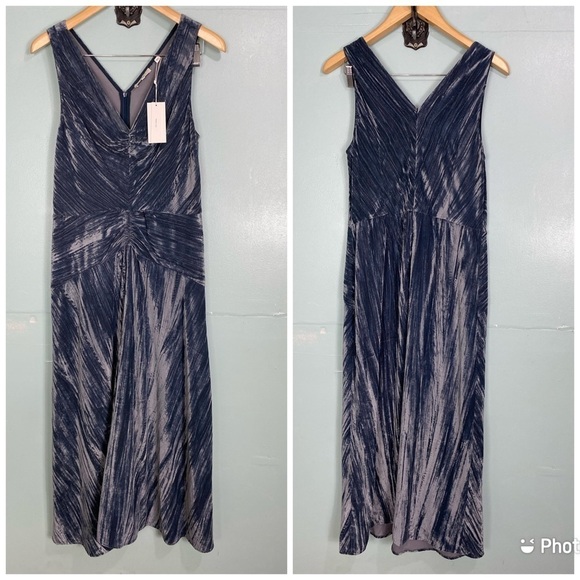 Vince Ruched Panel V Neck Pleated Velvet Dress Blue Sz 10 Midi‎ Sleeveless - Picture 2 of 5
